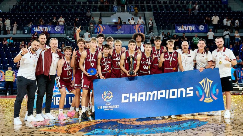 Rīgā sagaidīs zelta puišus: Latvijas U-16 basketbolisti atgriežas ar  Eiropas čempionu titulu