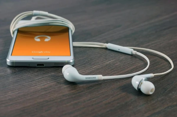 Why You Shouldn't Charge Your Phone at Night: Expert Opinion