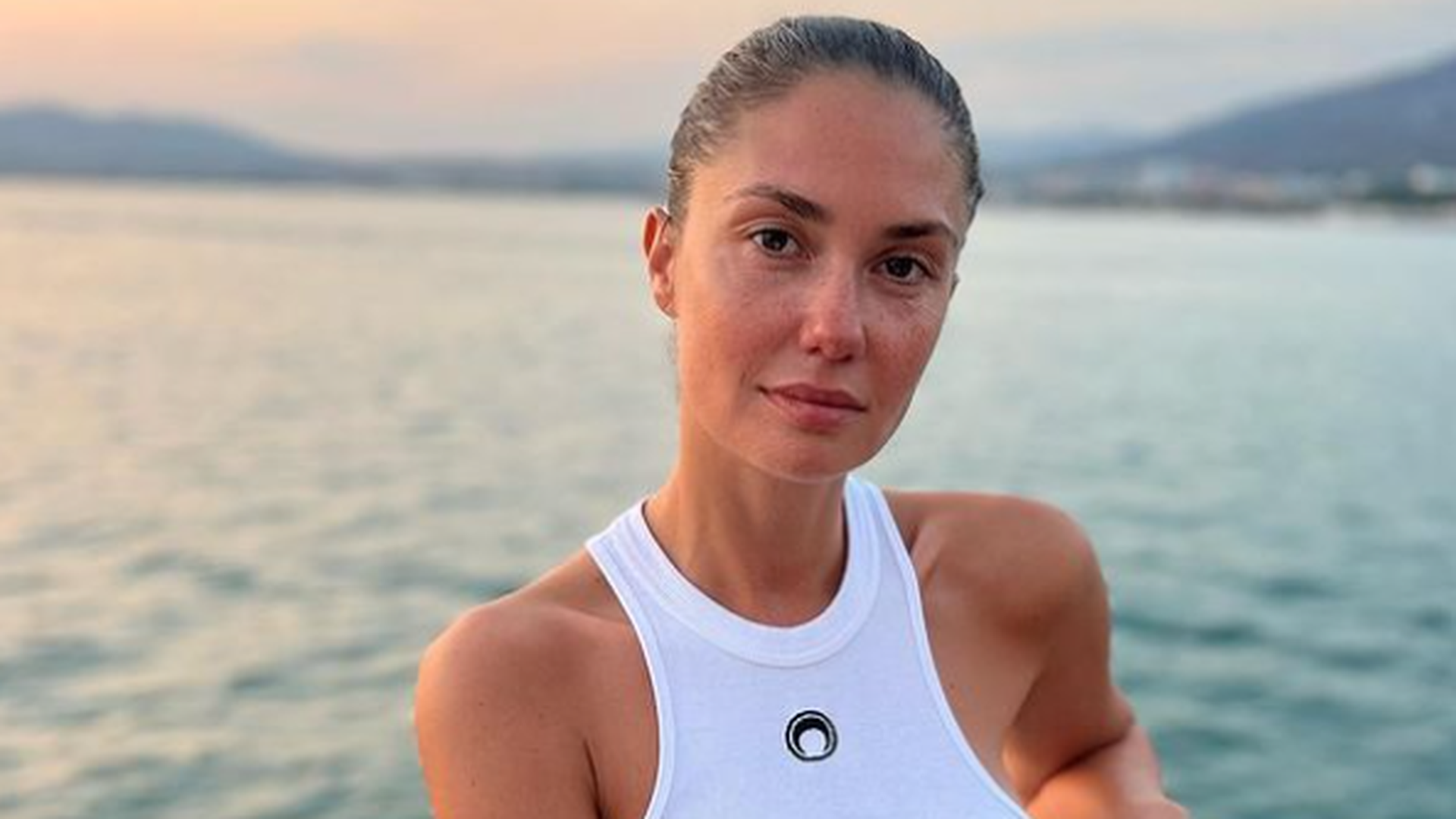 Муцениеце агата фото в купальнике