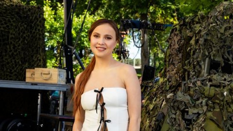 FOTO ⟩ Lauljatar Alika Milova tähistas oma uue singli ilmumist ebatavalisel  moel