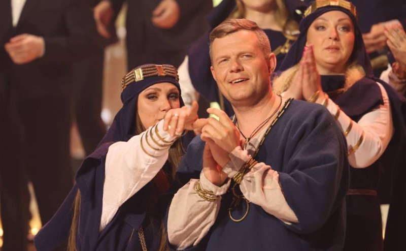 Preiļi un Dainis Skutelis uzvar «Koru karos». 10 000 eiro naudas balvu ziedos ģimenēm