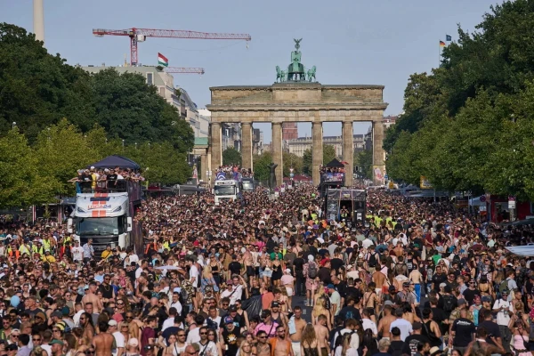 Techno Parade in Berlin Ends with Mass Calls for Medical Assistance: 50 People Hospitalized