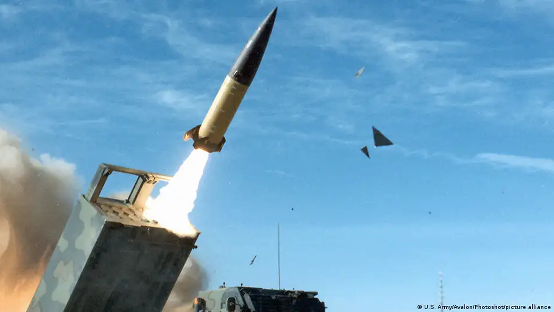 Ракета himars. Сбитые ракеты atacms. Mgm-140 atacms ракета. Сбитые ракеты atacms. Сбитые ракеты atacms.