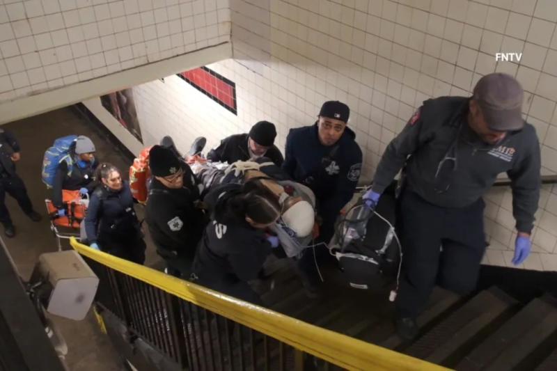 45-year-old man fatally shot on subway in the Bronx