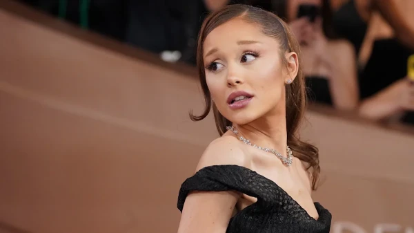 Ariana Grande's Petal Debuts at No. 1 on Billboard 200 Chart