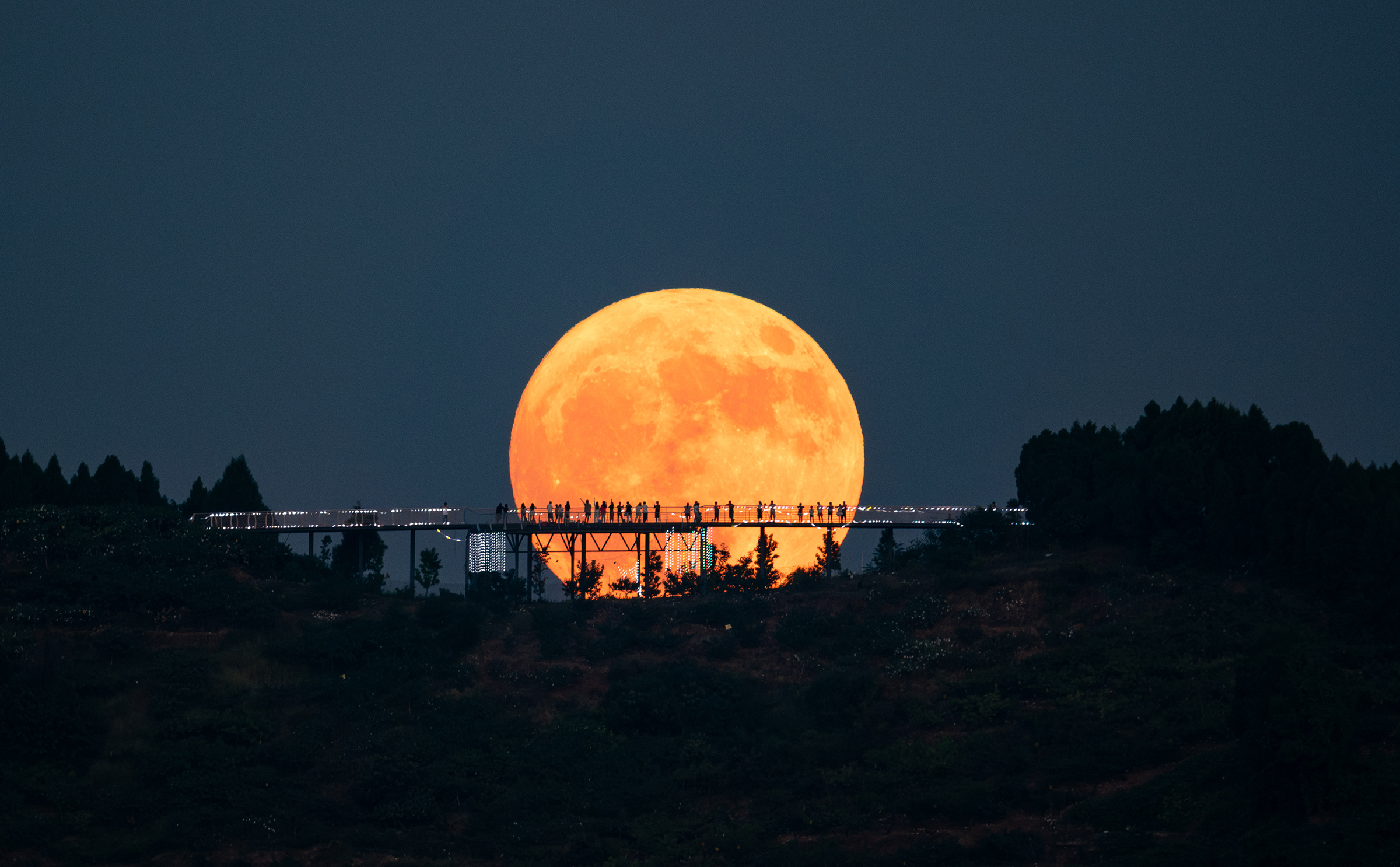 See the Rare Super Blue Moon in Photos