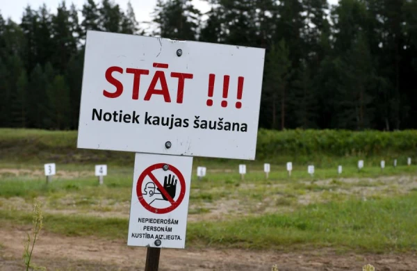 Four Italian Soldiers Injured in Friendly Fire Incident During NATO Exercise in Latvia
